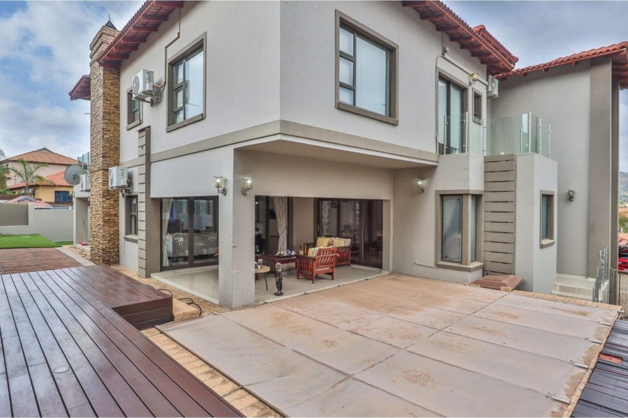 6 Bedroom Property for Sale in Birdwood Estate North West